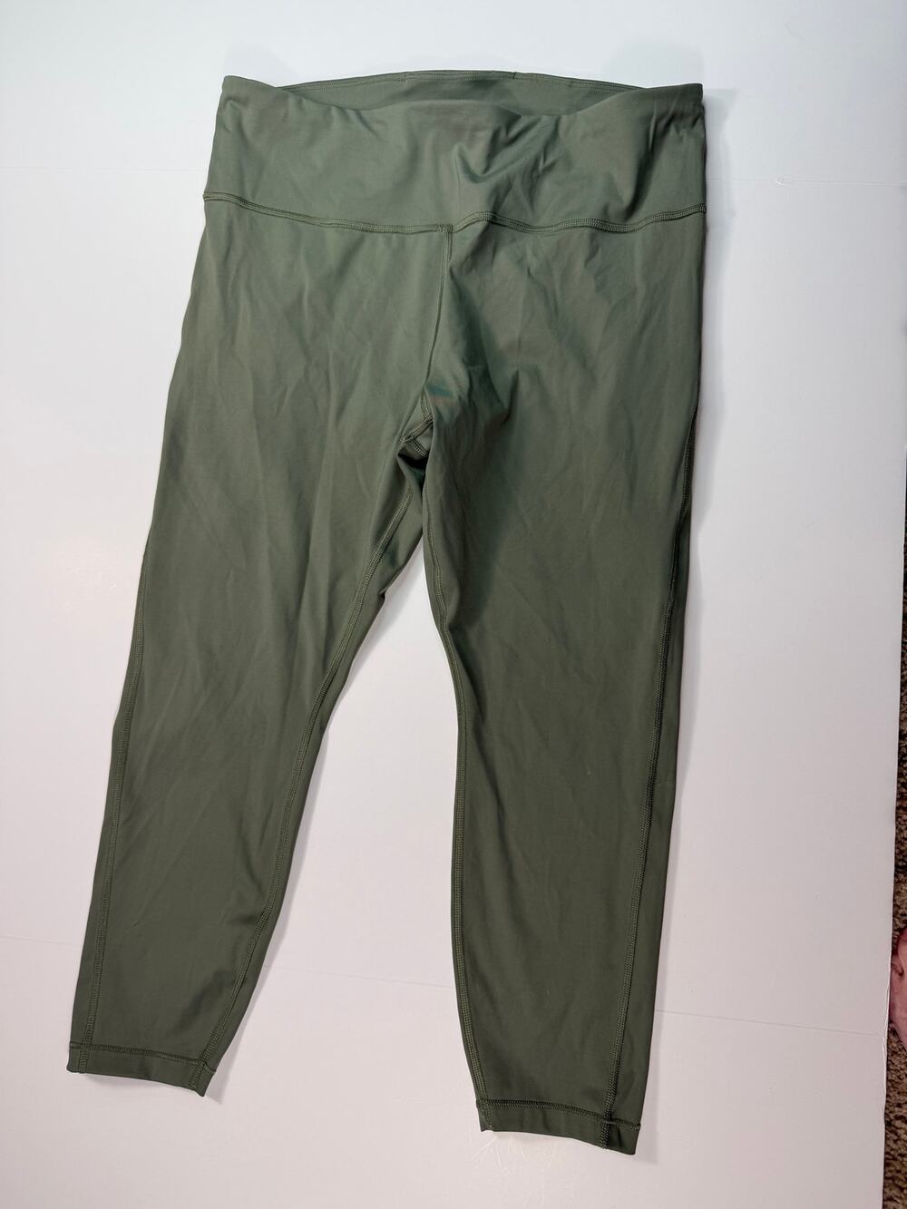 Athleta Ultimate Stash Pocket 7/8 Tight large petite olive